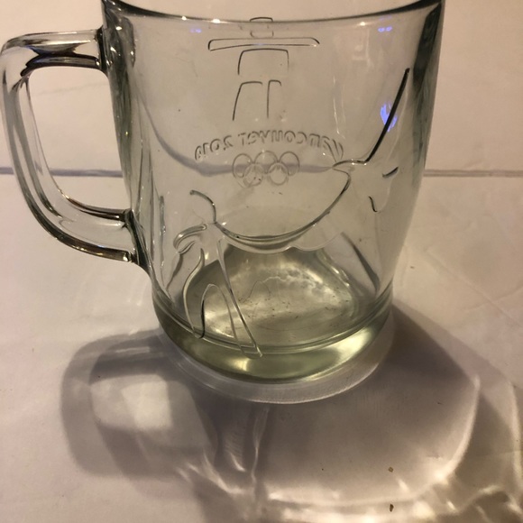 2010 Vancouver Olympics Etched Glass Clear Mug - Picture 3 of 10